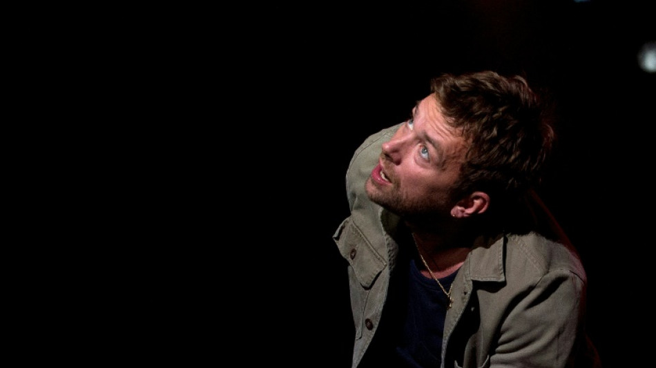 El yoga es mejor que la hero&iacute;na, dice el cantante Damon Albarn de Blur