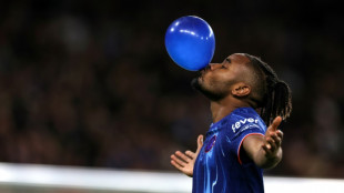 Chelsea goleia na Copa da Liga Inglesa; City sofre, mas avan&ccedil;a