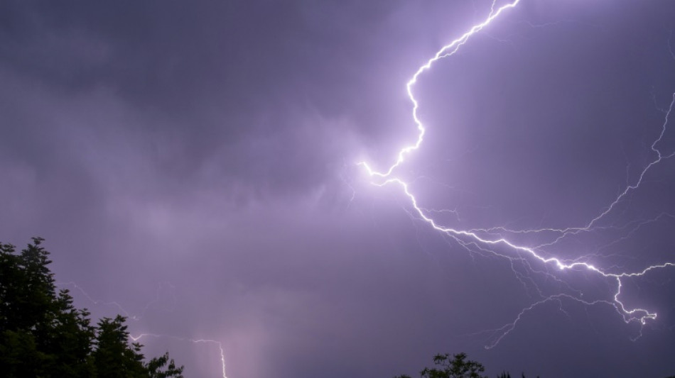 Orages: des d&eacute;g&acirc;ts mat&eacute;riels et des milliers de foyers sans &eacute;lectricit&eacute;
