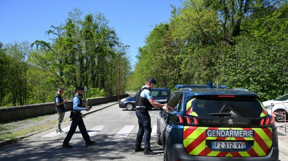 La traque se poursuit pour le meurtrier de la mosquée dans le Gard