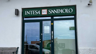 A Salina coro di "no" a chiusura filiale bancaria