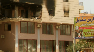 &Eacute;xodo masivo de extranjeros de Sud&aacute;n, donde los combates no dan tregua