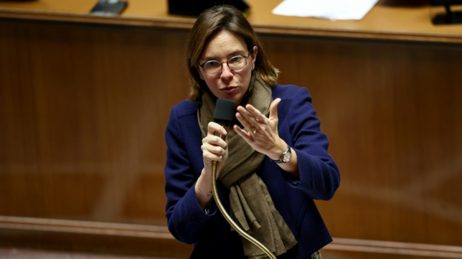 Governo franc&ecirc;s tenta aprovar or&ccedil;amento para 2026 sem o voto do Parlamento