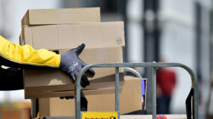&Uuml;berfall auf Paketboten in D&uuml;sseldorf: T&auml;ter r&auml;umen ganzes Zustellerfahrzeug aus