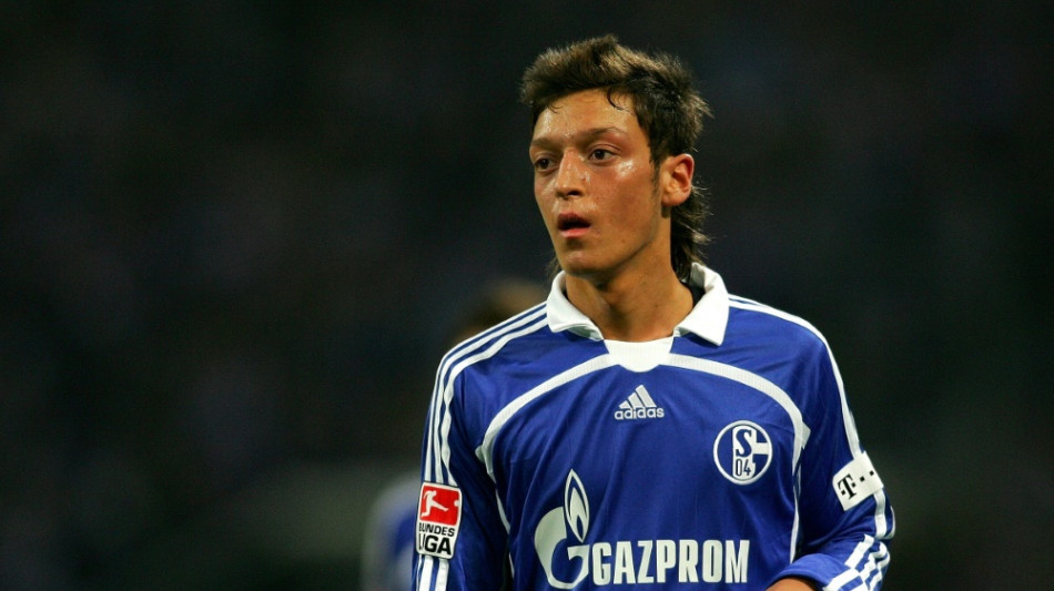 Ex-Schalker &Ouml;zil: "Nicht zur Fahrstuhlmannschaft werden"