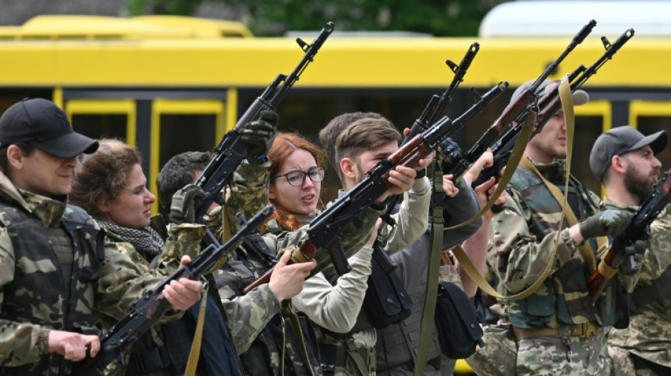 A Kiev, des recrues &agrave; l'entra&icirc;nement en vue de la reconqu&ecirc;te