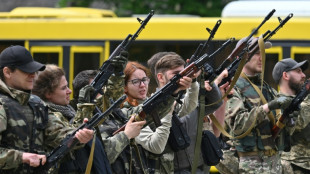 A Kiev, des recrues &agrave; l'entra&icirc;nement en vue de la reconqu&ecirc;te