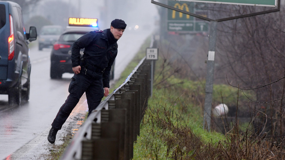 Compagno baby-sitter resta in cella, pu&ograve; inquinare prove