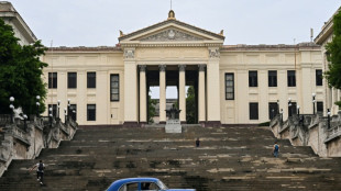 Universit&aacute;rios protestam contra novas tarifas de internet m&oacute;vel em Cuba