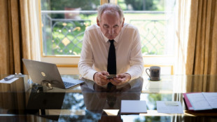 El primer ministro alerta de la "emergencia vital" de Francia por la deuda