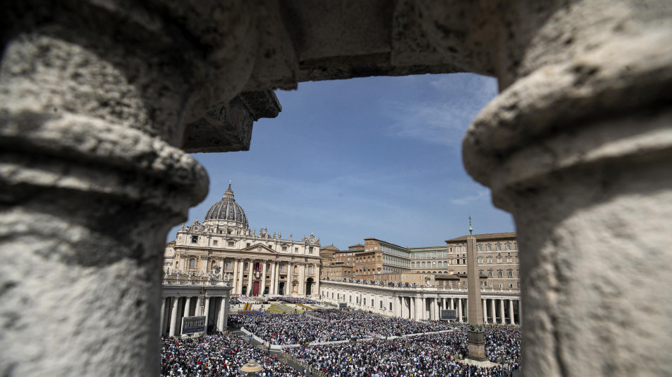Oltre duecentomila persone attese per esequie del Papa