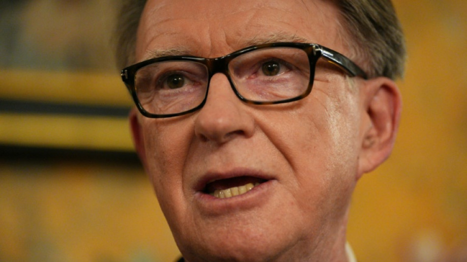 Pol&iacute;cia brit&acirc;nica realiza buscas em duas propriedades ligadas ao ex-embaixador Mandelson