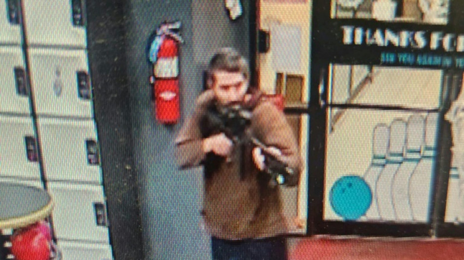 Pol&iacute;cia americana procura atirador que matou 18 pessoas no Maine