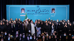 Presidente iran&iacute; dice que los estudiantes no servir&aacute;n a los intereses del "enemigo"