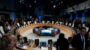 IMF, World Bank say restoring relations with Venezuela, recognizing interim government