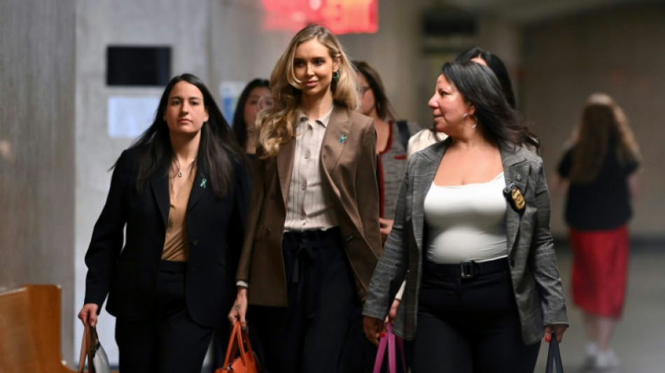 Ex-modelo polonesa descreve supostas agress&otilde;es de Harvey Weinstein
