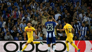El Bar&ccedil;a logra ajustada victoria en Oporto para liderar su grupo