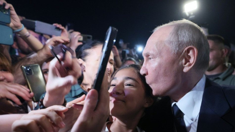 Kremlin insiste em que Putin tem 'impressionante' apoio popular ap&oacute;s motim