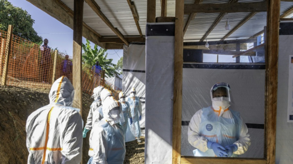 Tres aerol&iacute;neas mexicanas restringen a viajeros provenientes de pa&iacute;ses afectados por el &eacute;bola