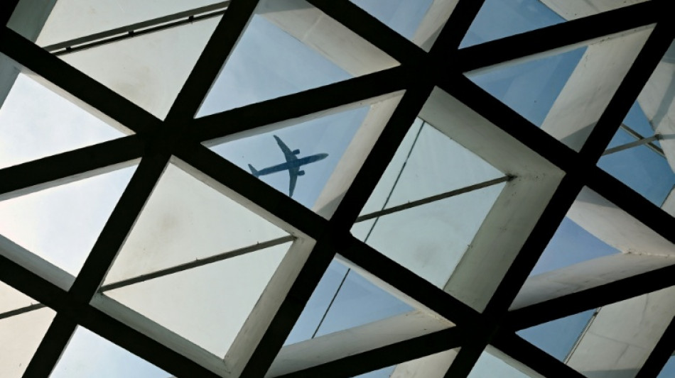 Flugzeugabsturz in Indien: Air-India-Maschine mit 242 Menschen an Bord verungl&uuml;ckt