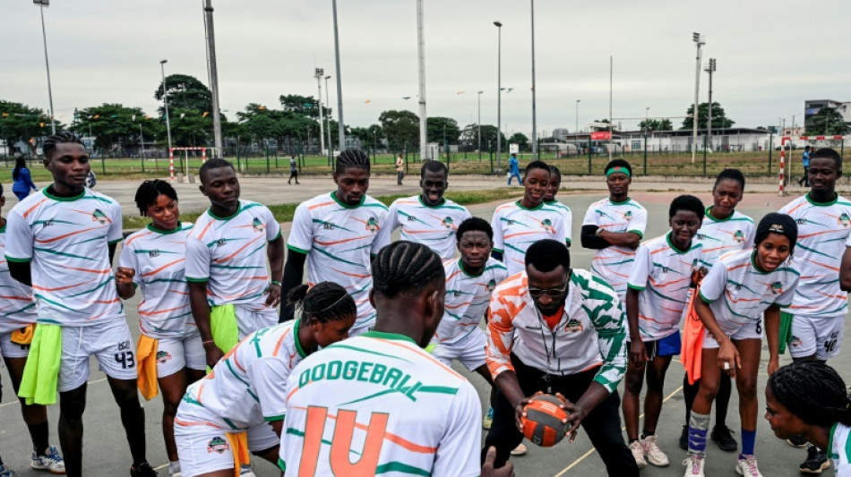 Na Costa do Marfim, o dodgeball joga a favor da coes&atilde;o social 