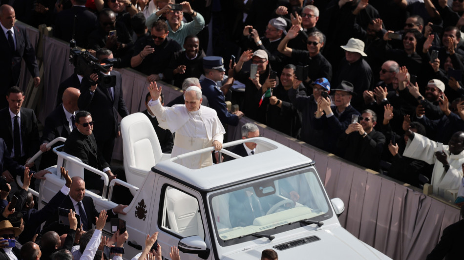 Mattarella e Meloni alla cerimonia d'insediamento di Leone XIV