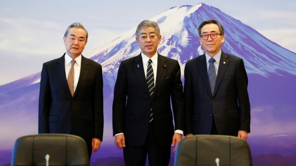 A un "tournant de l'histoire", Tokyo, P&eacute;kin et S&eacute;oul cherchent &agrave; renforcer leur coop&eacute;ration 