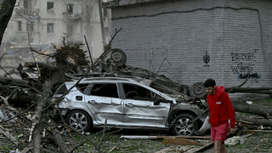 Zelensky encurta viagem à África do Sul após bombardeio russo na capital da Ucrânia