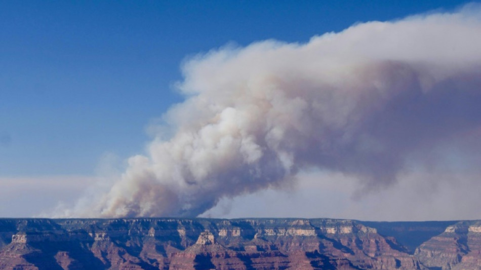 Spreading Grand Canyon fire destroys historic lodge