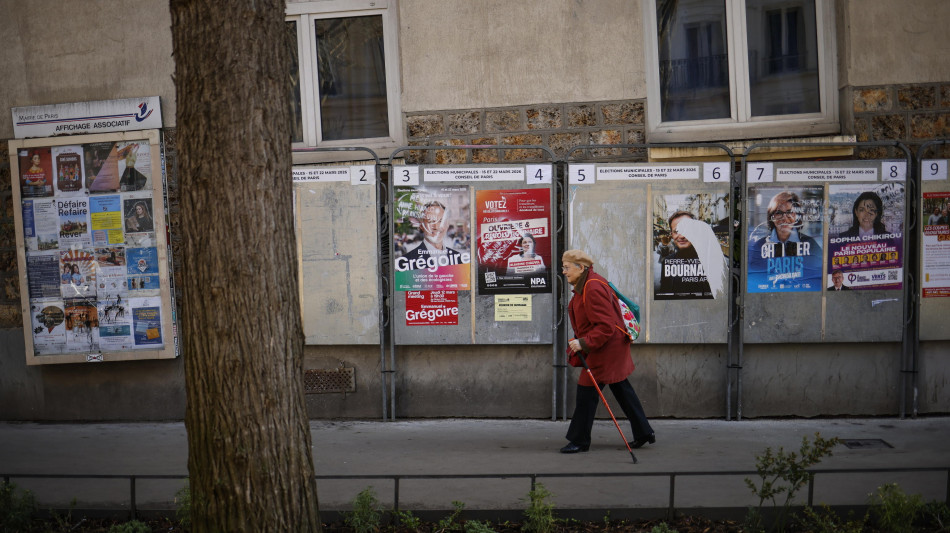 Francesi alle urne per i sindaci, a Parigi favorito l'erede di Hidalgo