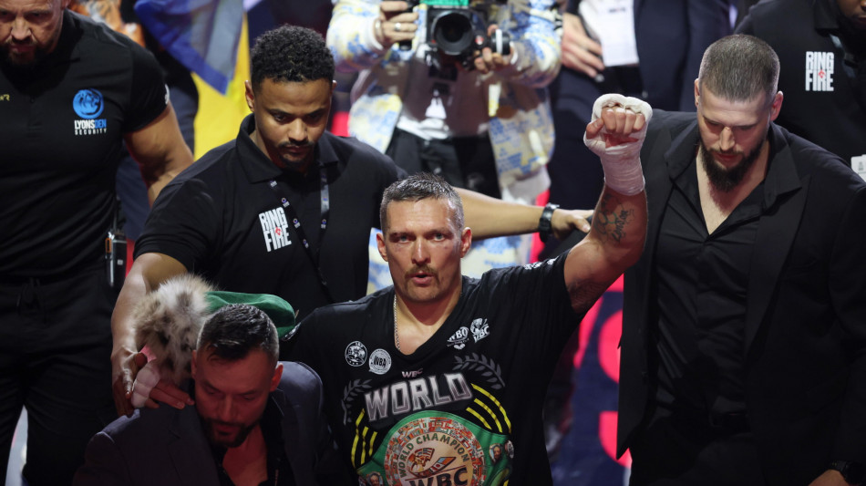 Usyk sempre pi&ugrave; simbolo Ucraina, impugna sciabola Mazepa