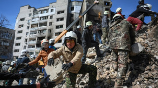 Nouvelles sanctions occidentales contre la Russie, l'Ukraine poursuit les &eacute;vacuations de civils dans l'est