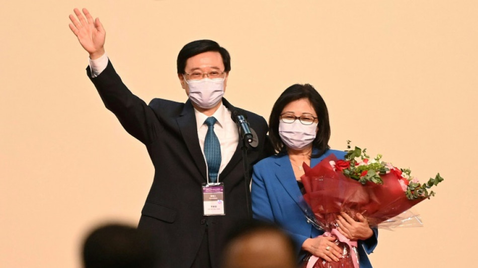 Xi hails 'new atmosphere'&nbsp;in Hong Kong, welcomes next leader