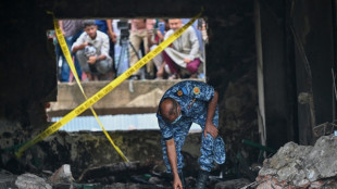 Suben a 27 los muertos por la ca&iacute;da de un avi&oacute;n militar sobre una escuela en Banglad&eacute;s