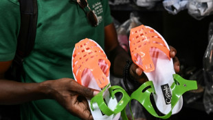 Les "l&ecirc;k&ecirc;", chaussures du pauvre devenues symbole de la culture ivoirienne
