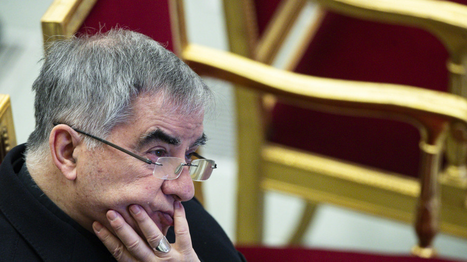 Conclave, il card. Becciu verso un passo indietro