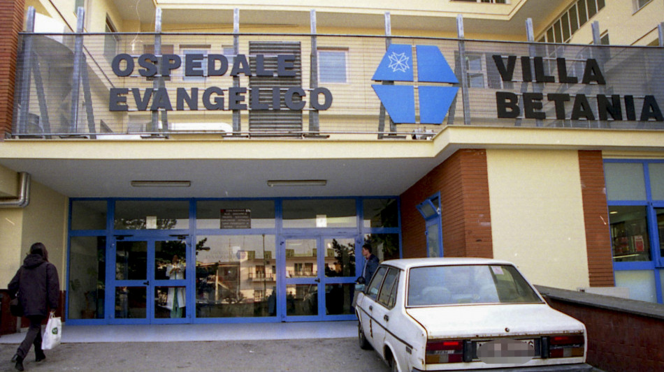 Giovane uccisa a Napoli con una coltellata alla schiena