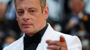 Musique: Benjamin Biolay, jeu, S&egrave;te et match