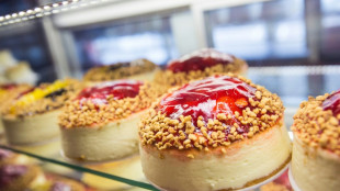 Mann stiehlt Waren f&uuml;r tausende Euro aus Eiscaf&eacute; - und verschenkt Kuchen an Passanten