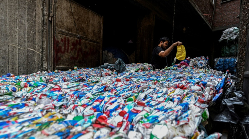 Au Caire, la guerre fait les affaires de la "cit&eacute; des d&eacute;chets" face aux p&eacute;nuries de plastique