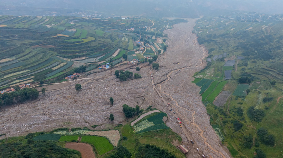 Cina, alluvione improvvisa causa 8 morti e 4 dispersi