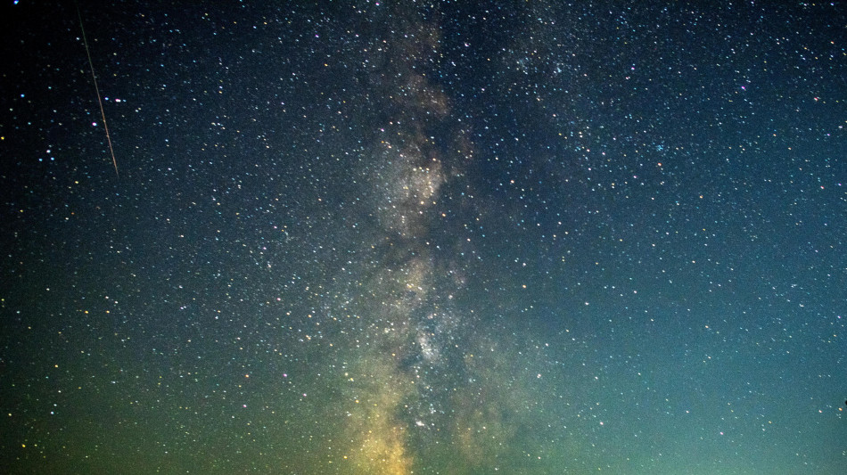 Pi&ugrave; simili del previsto le due particelle fondamentali del cosmo