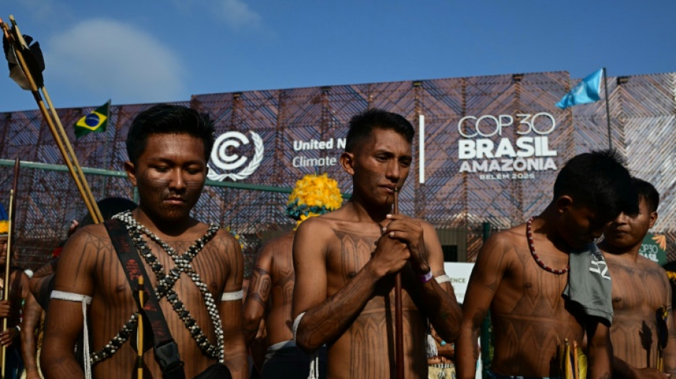 Protesto indígena bloqueia entrada da COP30 em Belém