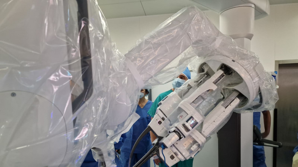 Tumori polmone e mediastino, con robot Sp basta un foro di 3 cm