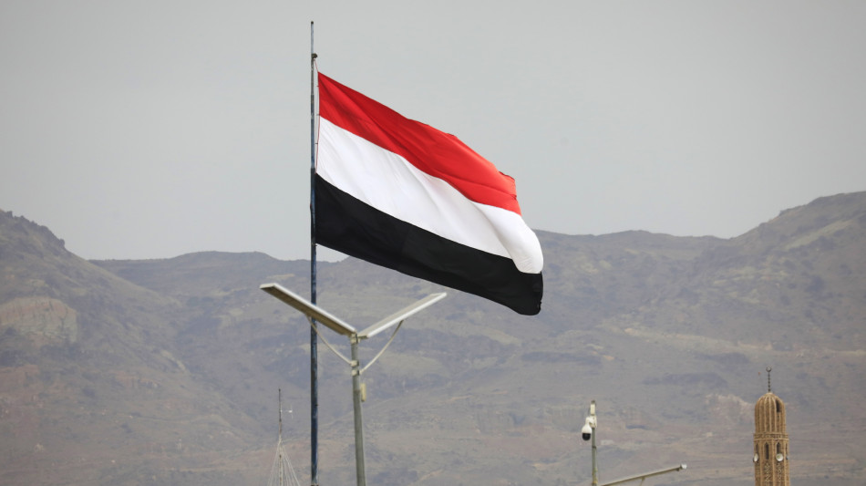 Media, forze governative yemenite attaccano gli Houthi vicino a Bab el Mandeb