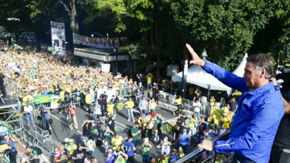 Sob amea&ccedil;a de pris&atilde;o, Bolsonaro se defende perante apoiadores em S&atilde;o Paulo