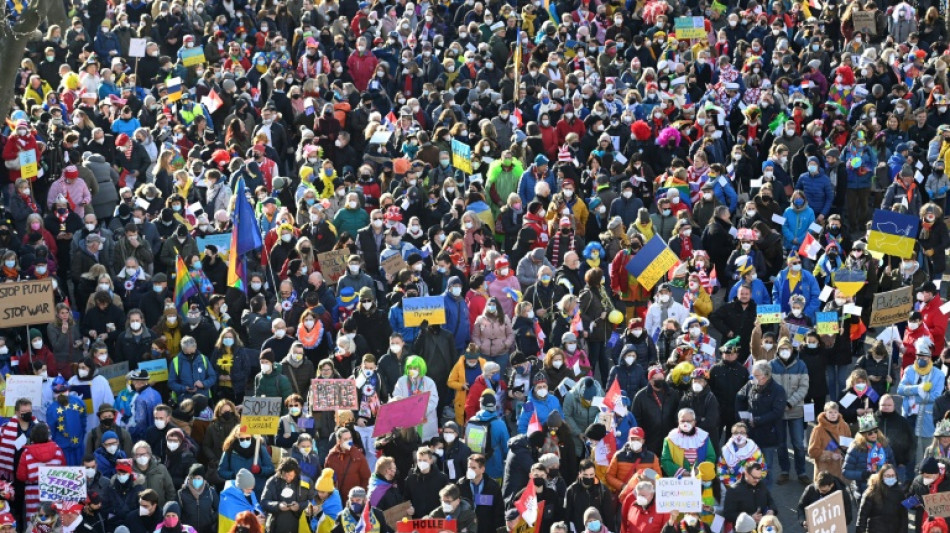Zehntausende Menschen demonstrieren in K&ouml;ln f&uuml;r Frieden