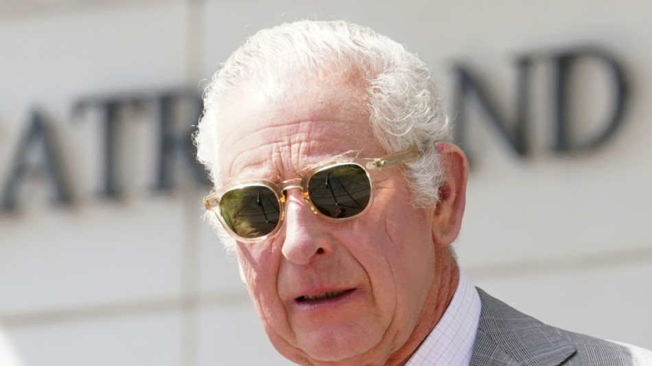 Unas animalistas brit&aacute;nicas roban corderos en una finca del rey Carlos III 