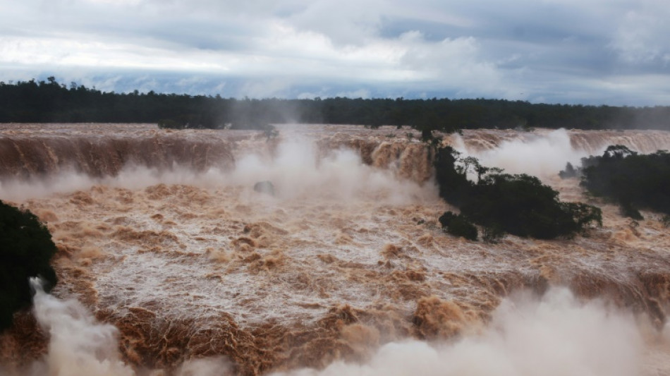 D&eacute;bit record aux chutes d'Iguazu, passerelles inond&eacute;es