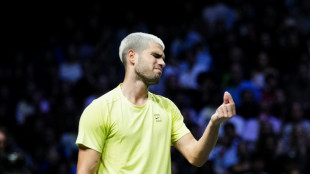 Masters 1000 de Paris: le N.1 mondial Carlos Alcaraz &eacute;limin&eacute; d'entr&eacute;e